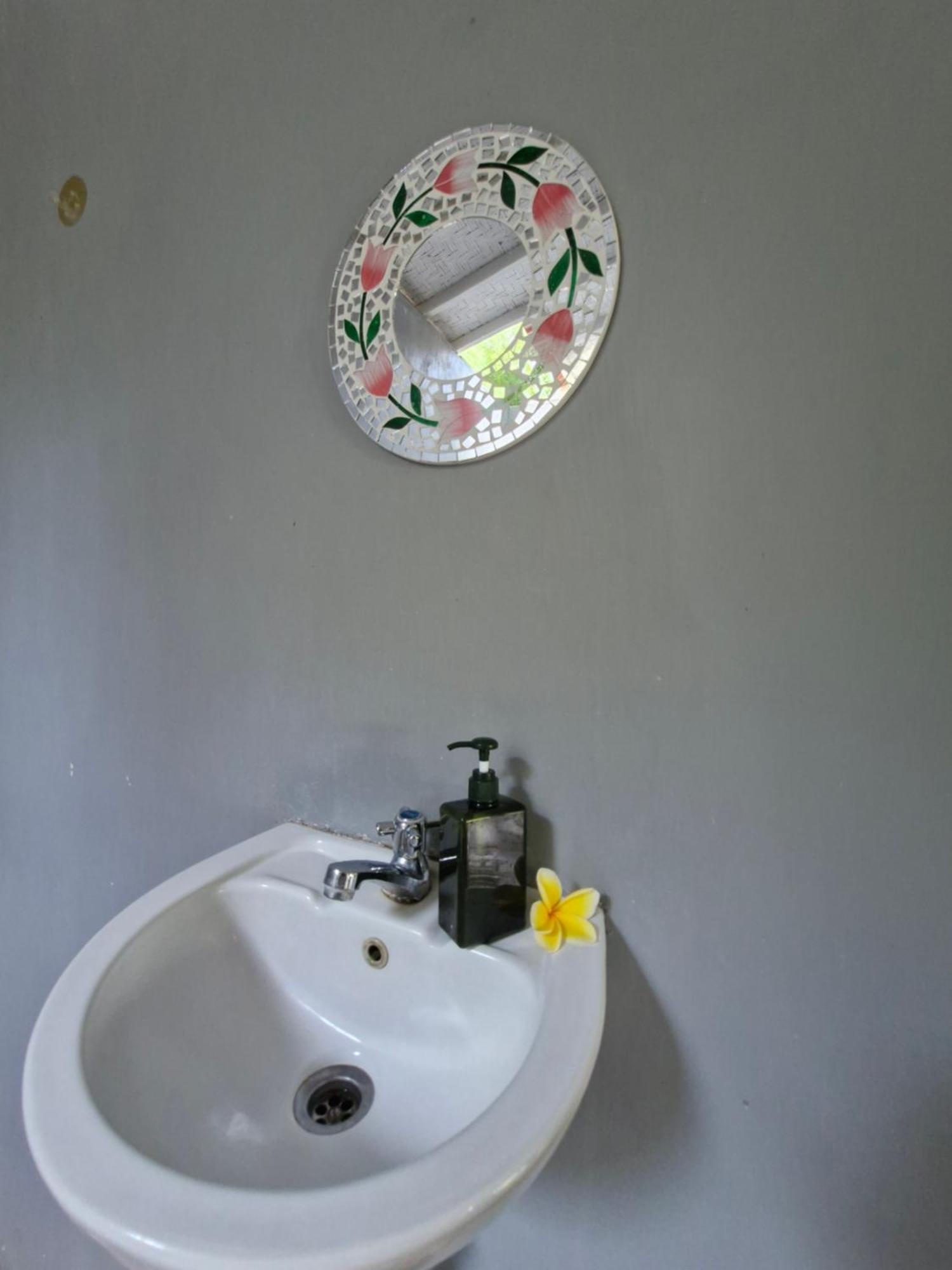 The Layar Homestay Batununggul Екстер'єр фото